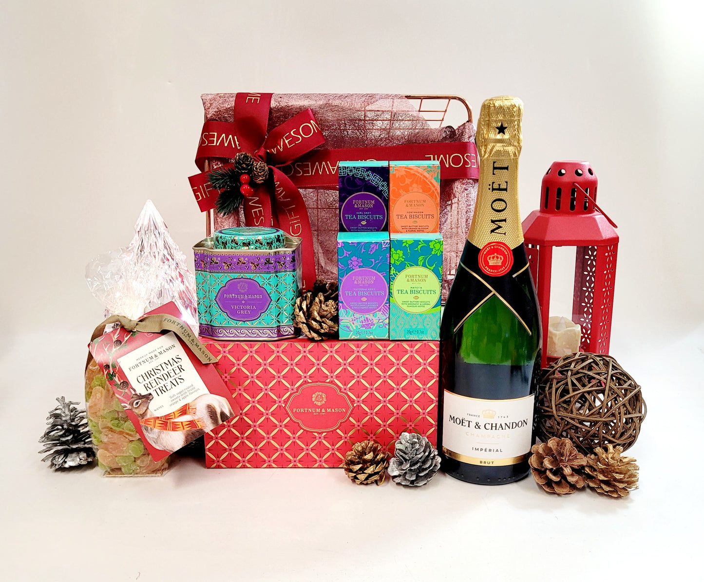 Leisure Time Christmas Gift Basket with Wine
