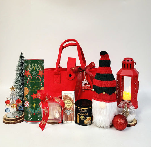 紅色聖誕老人禮物絨袋與果汁