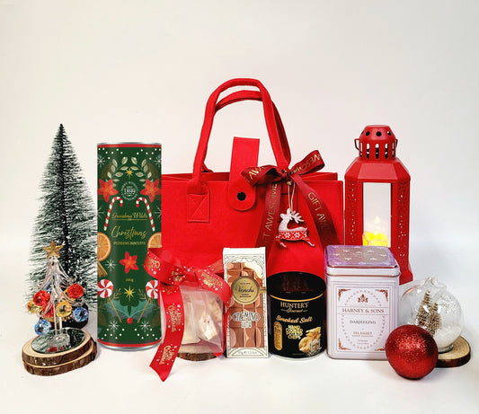 紅色聖誕老人禮物絨袋與果汁